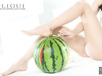 pretty lady dirty feet 176