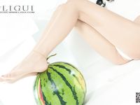 pretty lady dirty feet 176