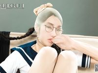 pretty lady dirty feet 187