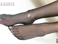 pretty lady dirty feet 194