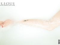 pretty lady dirty feet 195