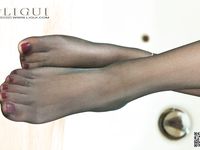 pretty lady dirty feet 200