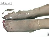 pretty lady dirty feet 200