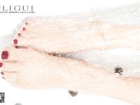 pretty lady dirty feet 203