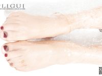 pretty lady dirty feet 203