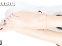 pretty lady dirty feet 203