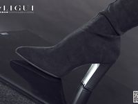 pretty lady dirty feet 206