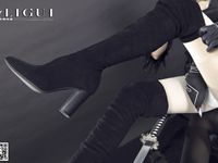 pretty lady dirty feet 206