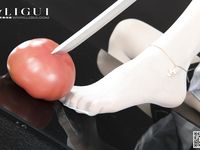 pretty lady dirty feet 206