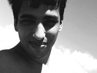 Io in un fotoscatto non recente in una giornata di sole.☀