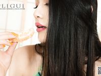 pretty lady dirty feet 210