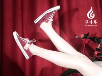 pretty lady dirty feet 212