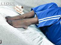 pretty lady dirty feet 213