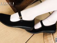 pretty lady dirty feet 214