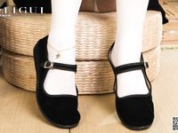 pretty lady dirty feet 214