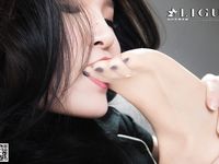 pretty lady dirty feet 215