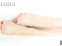 pretty lady dirty feet 216