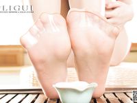 pretty lady dirty feet 217