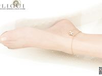 pretty lady dirty feet 219