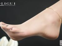 pretty lady dirty feet 222