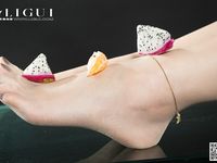 pretty lady dirty feet 222