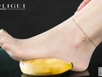 pretty lady dirty feet 222