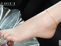 pretty lady dirty feet 222