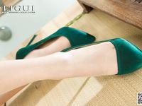 pretty lady dirty feet 223