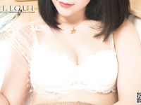 pretty lady dirty feet 224