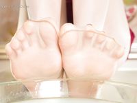 pretty lady dirty feet 228