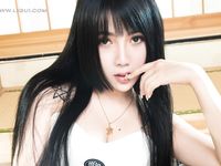 pretty lady dirty feet 234