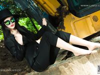 pretty lady dirty feet 238