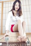 pretty lady dirty feet 240
