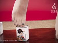pretty lady dirty feet 245