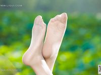 pretty lady dirty feet 246