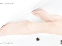 pretty lady dirty feet 252