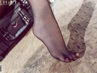 pretty lady dirty feet 13