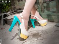 pretty lady dirty feet 24