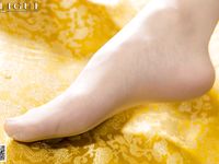 pretty lady dirty feet 27