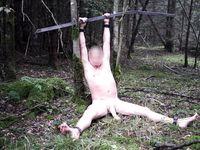 Mann nackt im Wald / pervert Slave in Forest