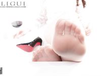 pretty lady dirty feet 32-1