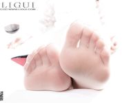 pretty lady dirty feet 32-1