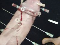 Nadeln durch Schwanz  Needles through Cock CBT Hart!