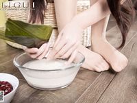 pretty lady dirty feet 41