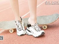 pretty lady dirty feet 45