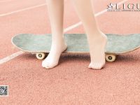 pretty lady dirty feet 45