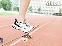 pretty lady dirty feet 45-2