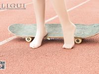 pretty lady dirty feet 45-2