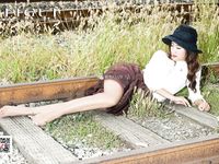 pretty lady dirty feet 48