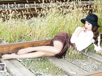 pretty lady dirty feet 48